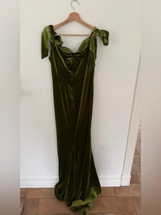 Faeriesty Off-Shoulder Olive Green Velvet Mermaid Dress - Picture 4 of 9